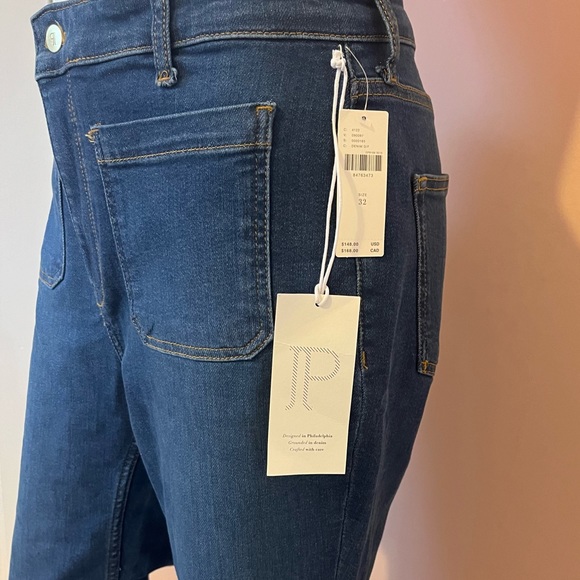 The Yaya Patch Pocket Mid-Rise Crop Flare Jeans by Pilcro - Picture 4 of 5